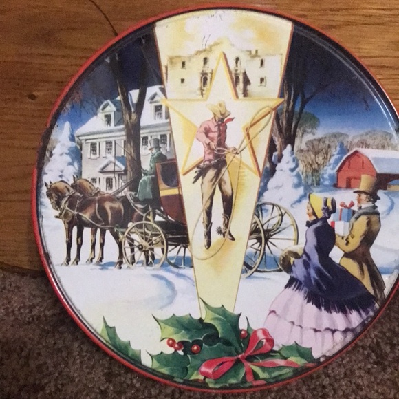 Vintage 1940s, 1950s and 1960s Decorative Christmas Metal Tins. Set of 3 - Picture 10 of 13